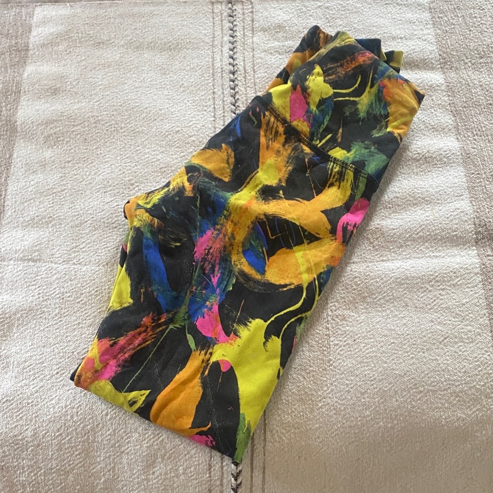 Lululemon abstract leggings size 2. 25 inseam.
